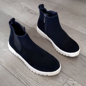Blondo waterproof zip ankle booties in suede